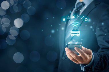 Akıllı araba, akıllı araç ve akıllı telefonları olan akıllı araba konsepti. Arabanın sembolü ve kablosuz iletişim yoluyla güvenlik, park yeri, yakıt, sürüş analizi, servis ve araba ayarları hakkında bilgi.