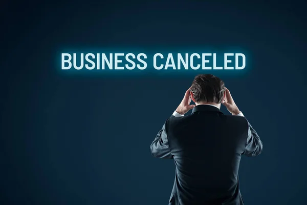 事業は破産コンセプトを中止した 彼のキャンセルされたビジネスのために事業者を拒否 — ストック写真
