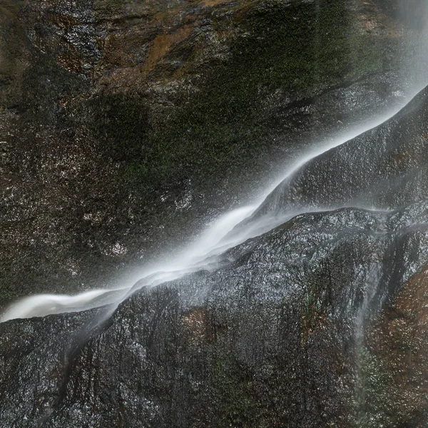 見事な静かな長時間露光の滝詳細親密な風景画像 — ストック写真