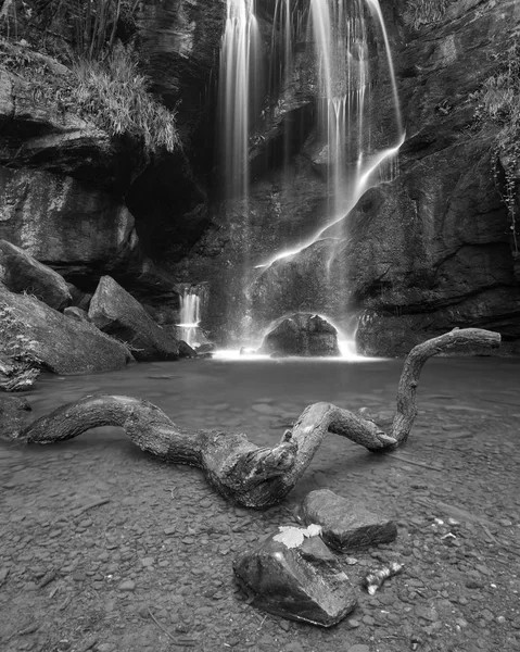 Siyah Beyaz Şelale Peyzaj Roughting Linn Northumberland National Park Ngiltere — Stok fotoğraf