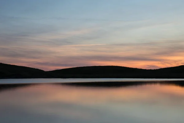 Hermoso Verano Amanecer Paisaje Colores Reflejados Llyn Cwm Lwch Brecon — Foto de Stock