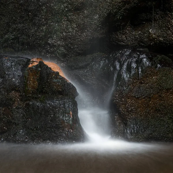 Impressionante Pacífica Exposição Longa Cachoeira Detalhe Íntimo Paisagem Imagem — Fotografia de Stock