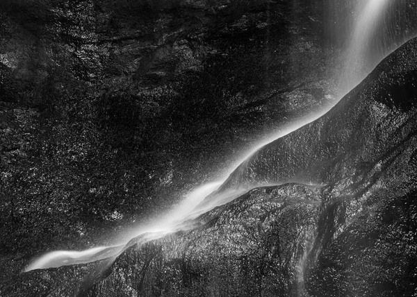 Splendida Bianco Nero Tranquilla Lunga Esposizione Dettaglio Cascata Immagine Paesaggio — Foto Stock