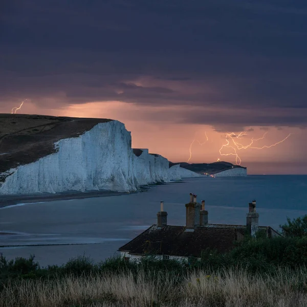 Erstaunliche Dramatische Elektrische Blitzschlag Über Weißen Klippen Landschaft Der Englischen — Stockfoto