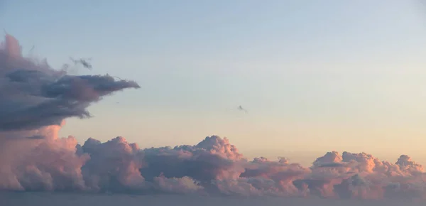 Formações Impressionantes Tempestades Cumulonimbus Nuvens Chuva Céu Pôr Sol Verão — Fotografia de Stock