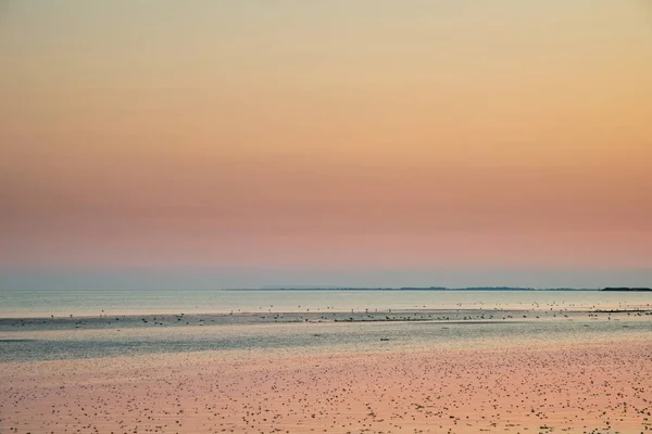 Bella Colorata Estate Tramonto Spiaggia Paesaggio Con Cielo Mozzafiato Colori — Foto Stock