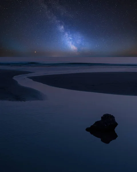 Atemberaubende Lebendige Milchstraße Zusammengesetzte Bild Über Landschaft Von Ebbe Strand — Stockfoto