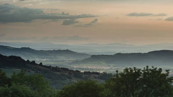 Hermoso Paisaje Del Atardecer Del Verano Moody Sobre Campo Inglés — Foto de Stock