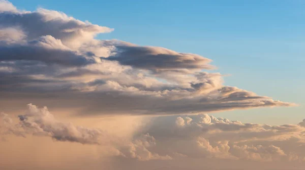 Impresionantes Formaciones Tormenta Cumulonimbus Nubes Lluvia Cielo Del Atardecer Verano —  Fotos de Stock