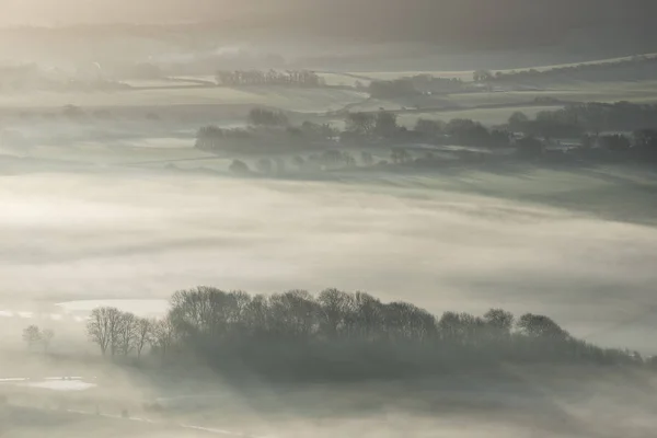 Mooie Mistige Engels Platteland Landschap Bij Zonsopgang Winter Met Lagen — Stockfoto