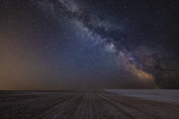 Impressionante Vibrante Láctea Imagem Composta Sobre Paisagem Campo Cultivado — Fotografia de Stock