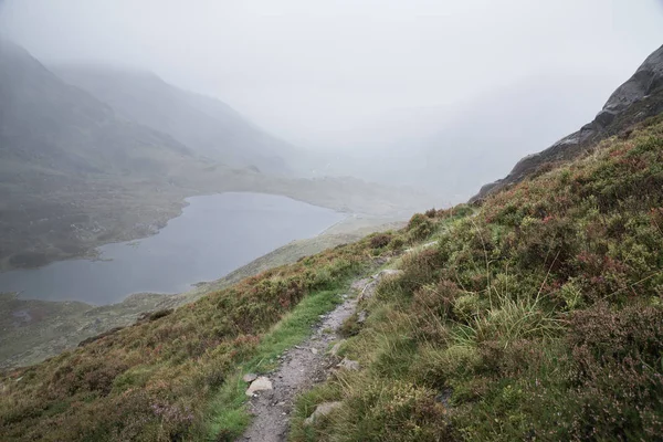 Imagen Paisaje Llyn Idwal Cordillera Glyders Snowdonia Durante Las Fuertes — Foto de Stock