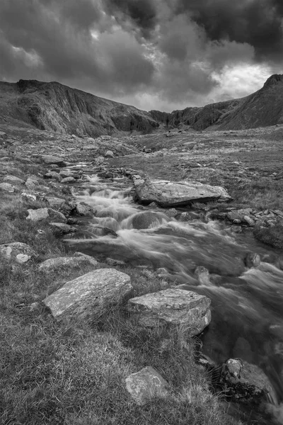 Black White Landscape Image River Flowing Mountain Range Llyn Ogwen — Stock Photo, Image