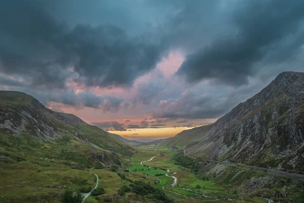 Bela Imagem Paisagem Temperamental Vale Nant Francon Snowdonia Durante Pôr — Fotografia de Stock