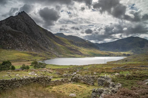 Snowdonia Erken Sonbahar Sırasında Llyn Ogwen Çevresindeki Kırsal Güzel Manzara — Stok fotoğraf