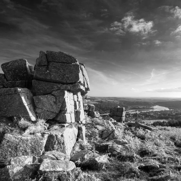 Siyah Beyaz Deri Tor Burrator Rezervuar Dartmoor Milli Parkı Nda — Stok fotoğraf