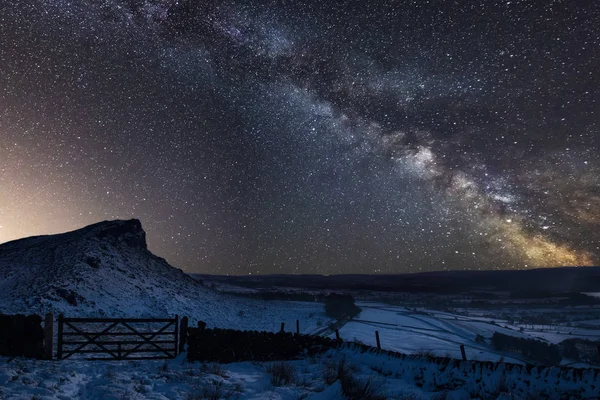 Superbe Image Composite Vibrante Voie Lactée Sur Paysage Recouvert Neige — Photo