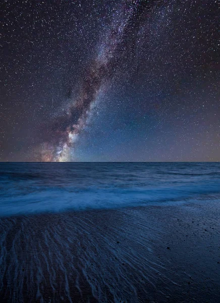 Atemberaubende Lebendige Milchstraße Zusammengesetzte Bild Über Landschaft Von Strand Langzeitbelichtung — Stockfoto