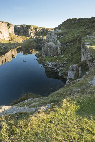 Vackra Landskapet Solnedgång Bilder Över Övergivna Foggintor Stenbrott Dartmoor Med — Stockfoto