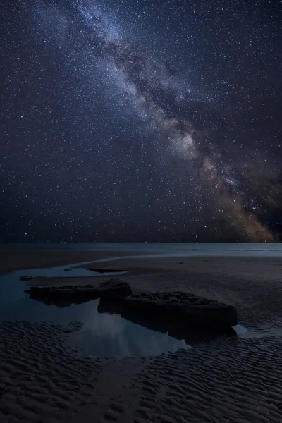 Εκπληκτική Ζωντανή Σύνθετη Εικόνα Του Milky Way Πάνω Από Τοπίο — Φωτογραφία Αρχείου