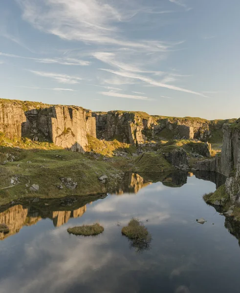 Bella Immagine Paesaggio Tramonto Abbandonato Foggintor Quarry Dartmoor Con Rastrello — Foto Stock