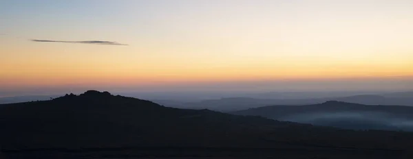 Krásný Západ Slunce Silueta Obraz Krajina Foggintor Dartmooru — Stock fotografie