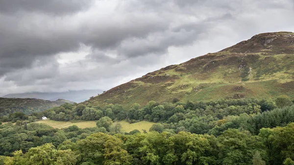 Όμορφη Εικόνα Του Τοπίου Του Άποψη Από Γκρεμό Πόδια Snowdonia — Φωτογραφία Αρχείου