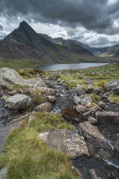 Prachtige Landschap Foto Van Stroom Buurt Van Llyn Ogwen Snowdonia — Stockfoto