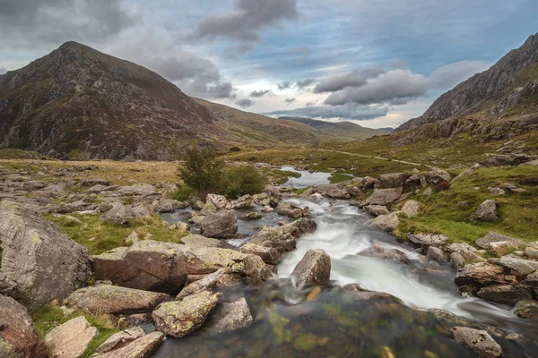Landschaftsbild Des Flusses Der Die Gebirgskette Der Nähe Von Llyn — Stockfoto