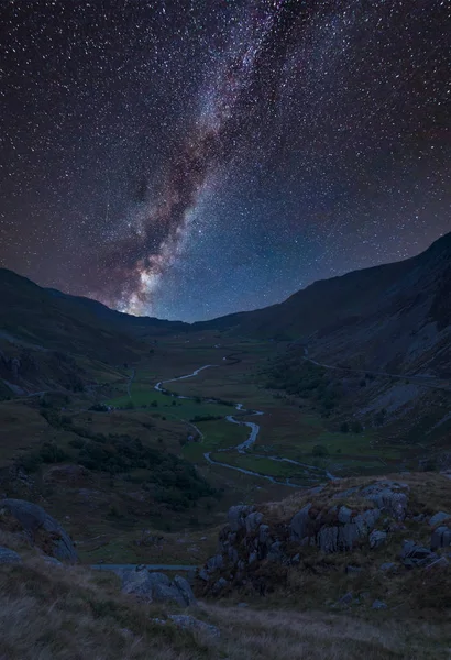 Atemberaubend Lebendige Milchstraße Verbundbild Über Schöne Launenhafte Landschaft Bild Von — Stockfoto