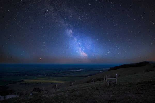 Atemberaubende Lebendige Milchstraße Zusammengesetzte Bild Über Landschaft Sommer — Stockfoto