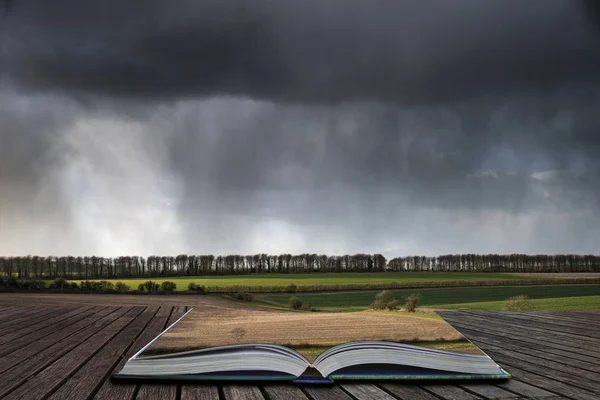 Hermosas Formaciones Nubes Tormentosas Dramáticas Sobre Paisaje Rural Inglés Que —  Fotos de Stock