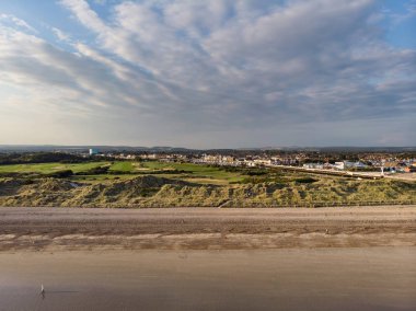 Littlehampton gündoğumu, İngilizce güney kıyısında dron hava manzara görüntüsü