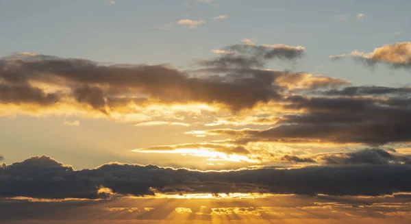 Splendido Colorato Ore Oro Tramonto Cielo Con Formazione Nuvole Sole — Foto Stock