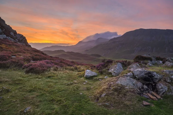 Fantastiska Färgglada Landskapet Bilden Bergen Runt Cregennen Sjöar Snowdonia Vinter — Stockfoto