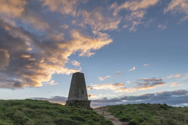 Güzel sonbahar sonbahar manzara geç öğleden sonra ışık soğuk günde İngilizce kırsal South Downs Milli Parkı