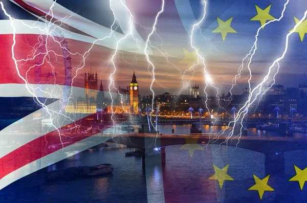 ロンドンと英国と の上に稲妻の契約 Brexit コンセプト イメージのフラグの契約会場破壊 — ストック写真