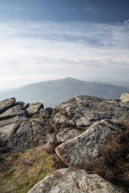 Peak District İngiltere'de çarpıcı kış manzara görüntü 