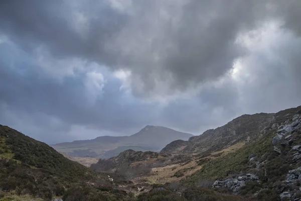 Moody e drammatica immagine paesaggio invernale di Moel Saibod da Cr — Foto Stock