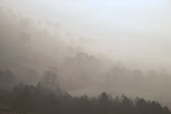 Stunning Winter sunrise landscape image of The Hope Valley in th — Stock Photo, Image