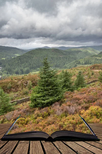 Εικόνα του τοπίου του άποψη από γκρεμό με τα πόδια σε Snowdonia overloo — Φωτογραφία Αρχείου