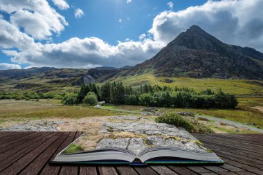 Sno Llyn Ogwen çevresindeki kırsal çarpıcı manzara görüntü