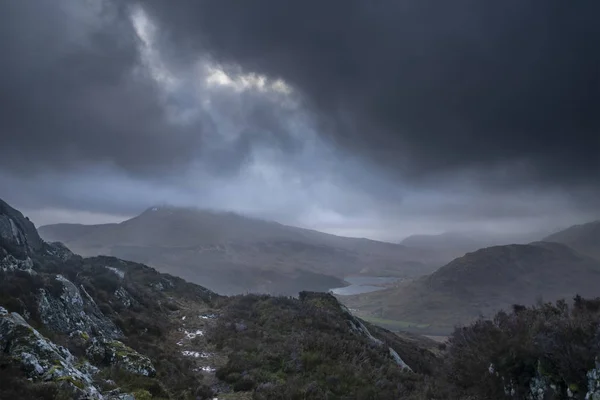 Moody e dramática imagem paisagem de Inverno de Moel Saibod de Cr — Fotografia de Stock