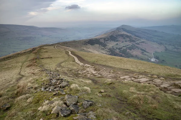 Splendida immagine paesaggistica al tramonto di The Great Ridge in the Peak Di — Foto Stock