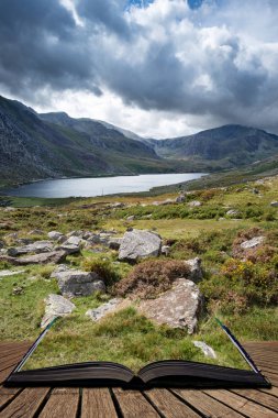 Sno Llyn Ogwen çevresindeki kırsal çarpıcı manzara görüntü