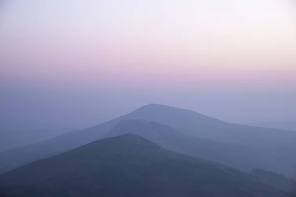 Superbe image de paysage de lever de soleil d'hiver de la Grande crête dans le th — Photo