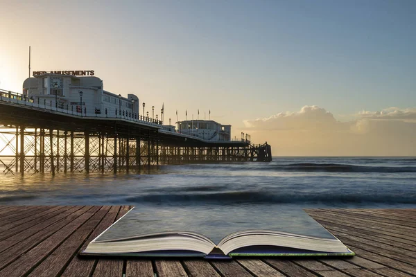 Bela paisagem vibrante do nascer do sol imagem de Worthing cais em Nós — Fotografia de Stock