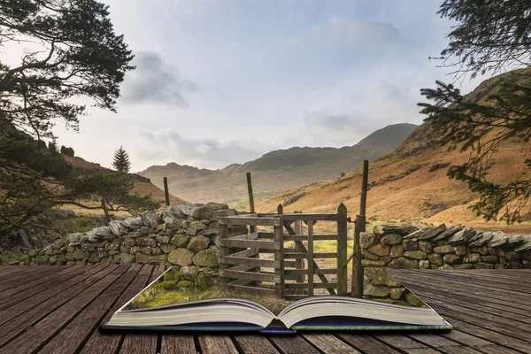 Vacker pulserande sol uppgång landskap bild av blea Tarn i Storbritannien Lak — Stockfoto