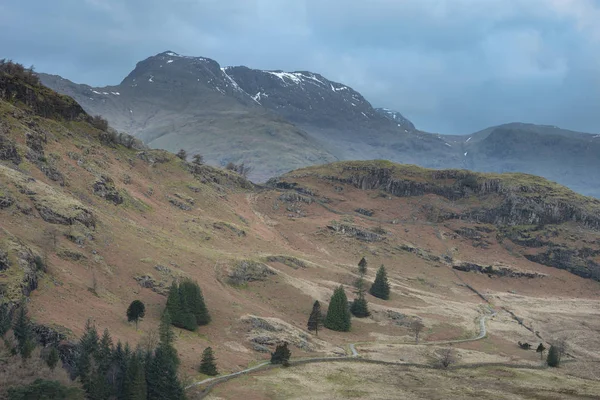 Schöne lebendige Sonnenaufgang Landschaft Bild von blea tarn in uk lak — Stockfoto