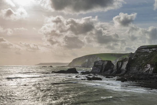 Bedövning sena kvällen våren landskap bild av Ayrmer Cove på D — Stockfoto